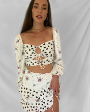 Load image into Gallery viewer, WHITE FLORAL PRINT TWO PIECE SET